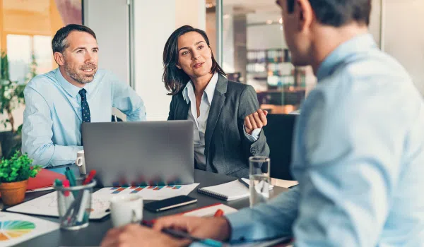 Gérer la dimension humaine avec lucidité et respect